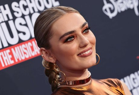 Meg Donnelly ポルノスター ベスト 写真