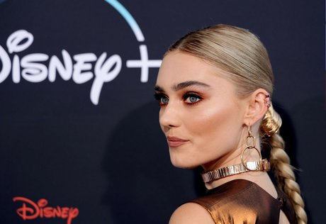 Meg Donnelly アート女優 写真