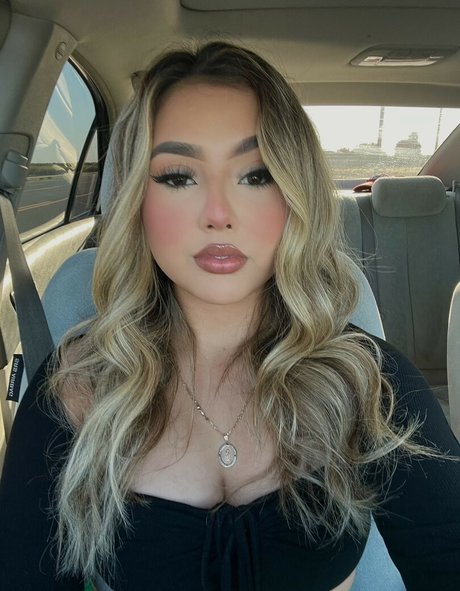 妻のヌードオンリーファンズ セクシー裸 写真