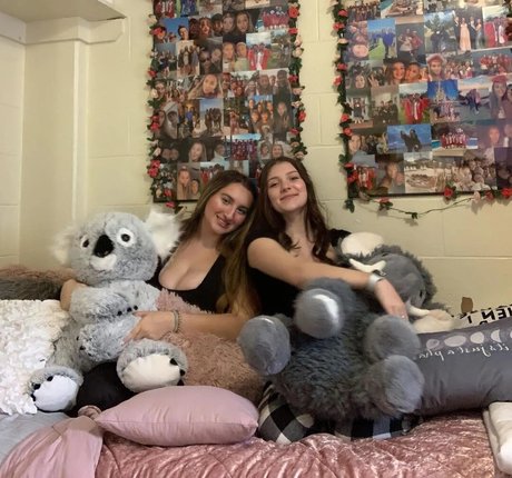 レズビアンファックOnlyFans 無料ヌード 写真
