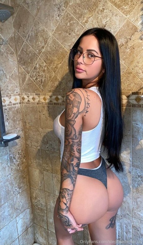 Stephaelle Macias ホットスター 画像