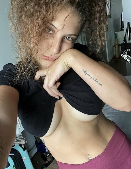 Ailu Gonzalez ポルノモデル 写真
