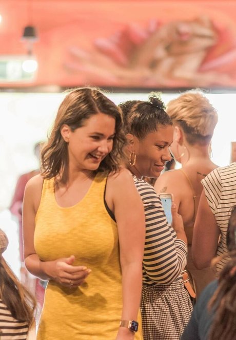 Rae Johnston ポルノスター アート ギャラリー