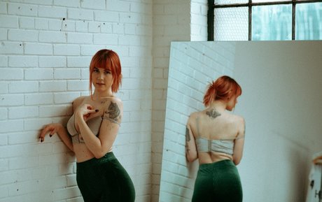 Rosemoontv かわいいポルノスター 写真