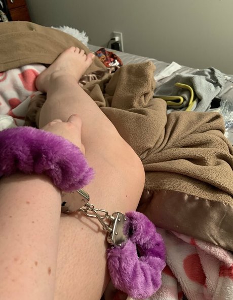 オイルを塗った黒檀のOnlyFans ポルノ 写真