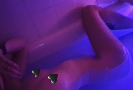 Louise Julie セックスモデル 写真