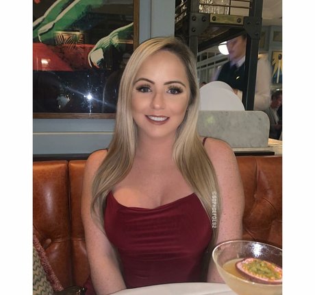 Sophie Defoe アート女優 画像