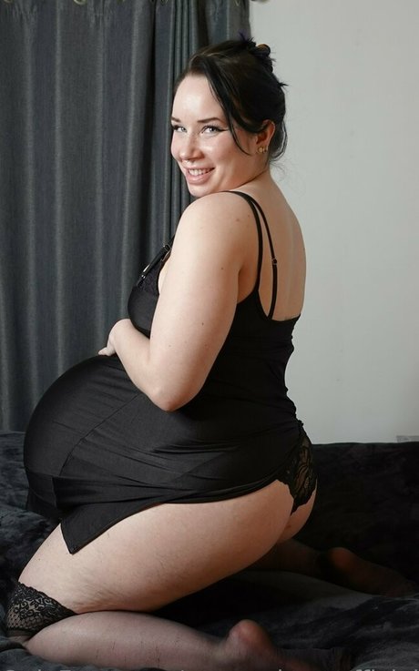 vore acious official 女優 写真