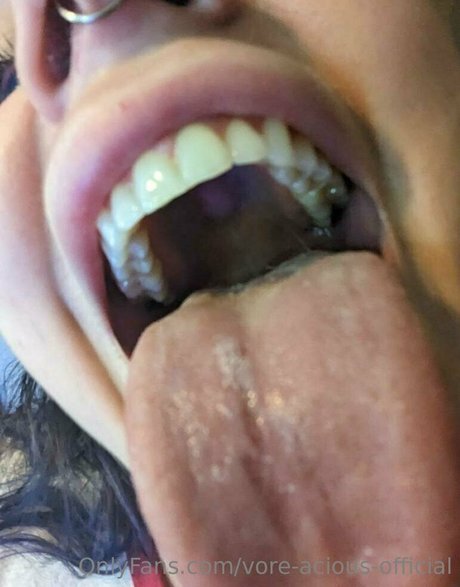 vore acious official セクシーモデル 画像