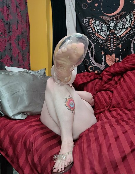 monstrouscutiefree ポルノモデル 写真
