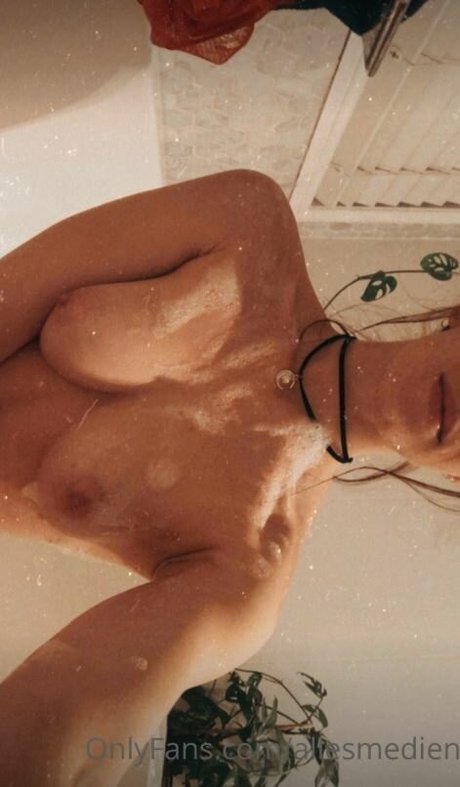 Allesmedien ヌードのポルノスター 写真