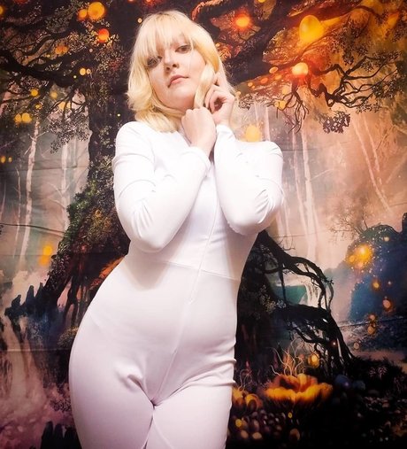 Fire Lord Dev セクシーモデル 写真