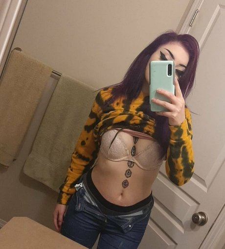 ショートティーンOnlyFans ヌード 写真