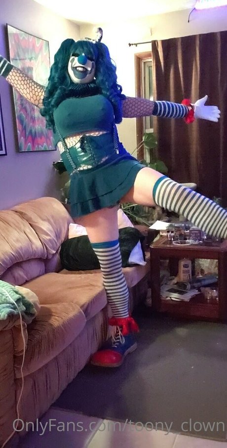 toony clown ポルノモデル 写真