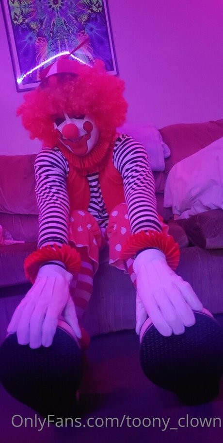 toony clown 完璧なモデル 画像