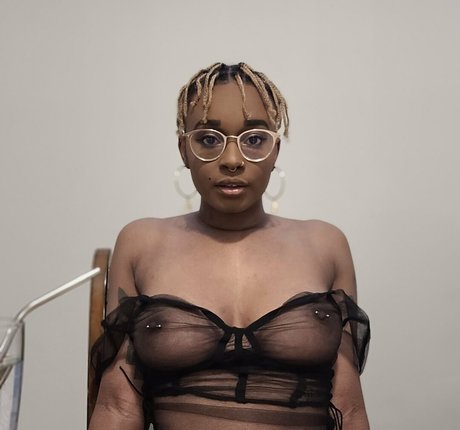 deedeebee96 セクシーなスター 写真