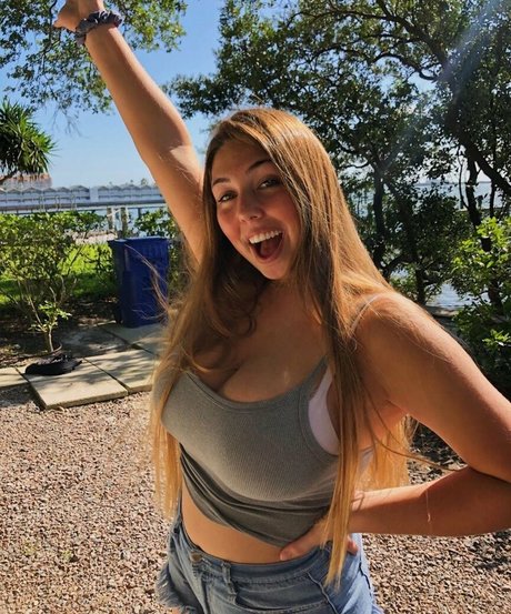 Makenna Adams 美しいモデル 写真