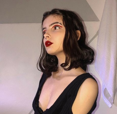 Victoria Ribeiro ヌードモデル 写真