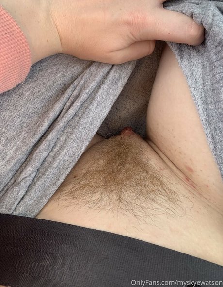 毛深い熟女オンリーファンズ セクシーヌード 写真