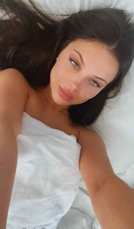 Sophie Ruby Blake ヌードモデル 画像