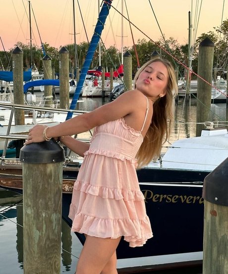 Isabella DuCharme ホットなスター 写真