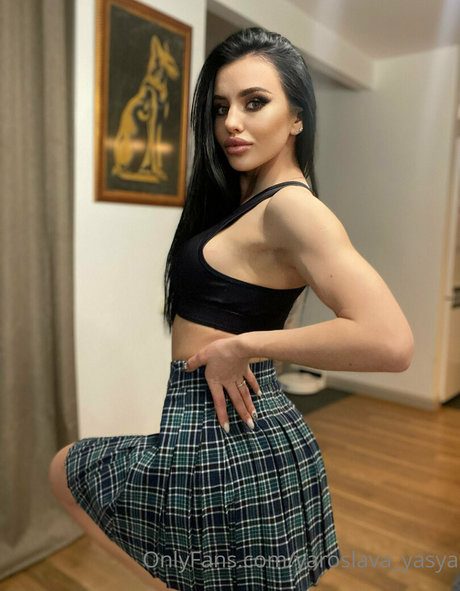 yaroslava yasya セックスモデル 画像