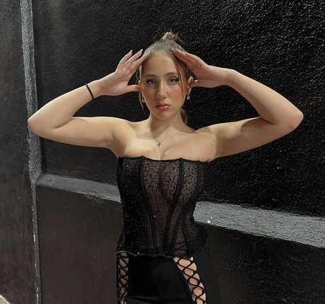 Ava Kolker 美しいスター アーカイブ