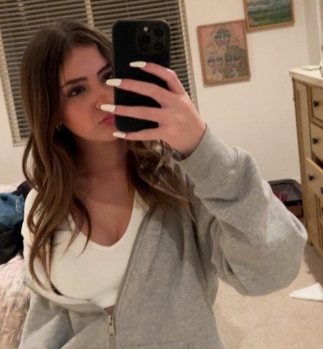 Lexy Kolker アート女優 写真