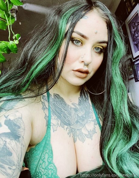 lexlucifer 女優 写真