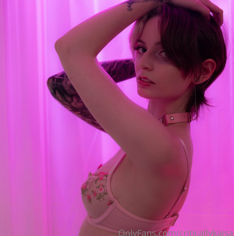 criticallykaisa ホットなスター 写真