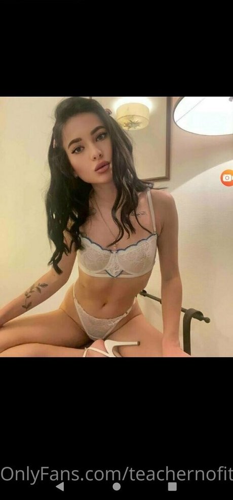 teachernofit ヌード女優 写真