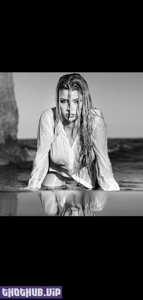 Sara savage セクシーなポルノスター 写真