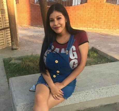 amywinos10 top profile image