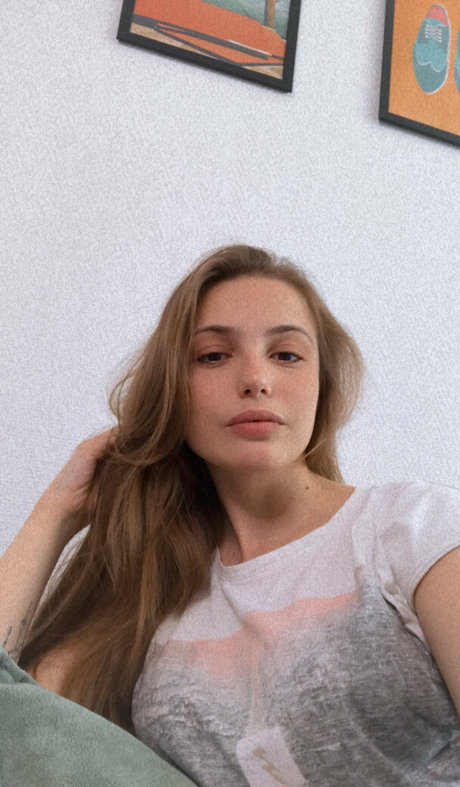 Elle Tan 無料のスター 写真