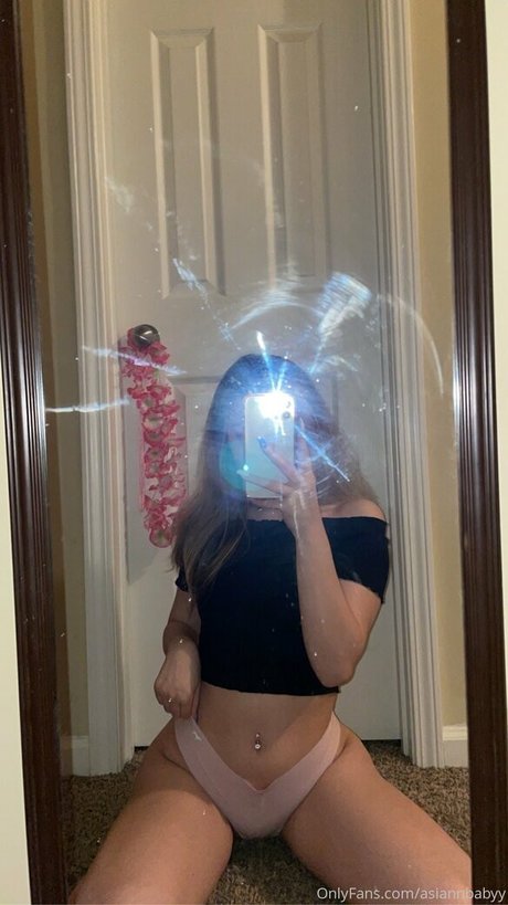 asiannbabyy 裸のモデル 写真