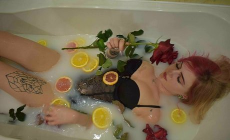 sweet l a r r y アートモデル 写真