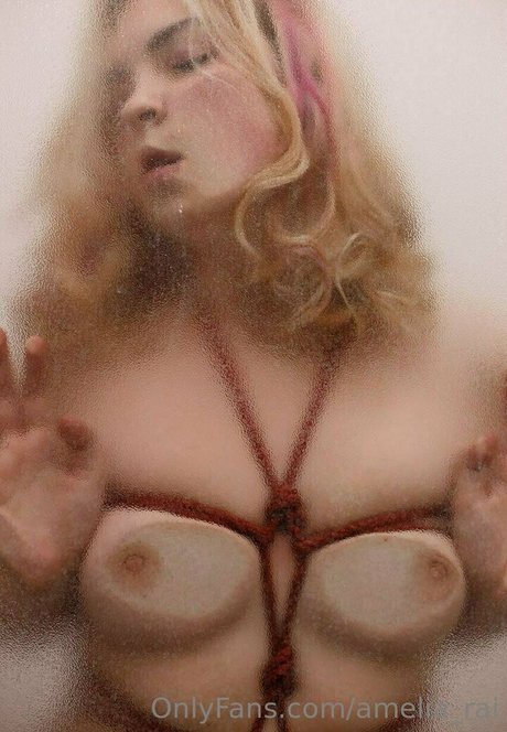 amelia rai 裸のスター 画像