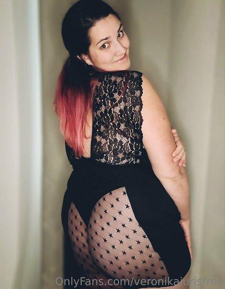 tittyveronikafree 美しいモデル 写真