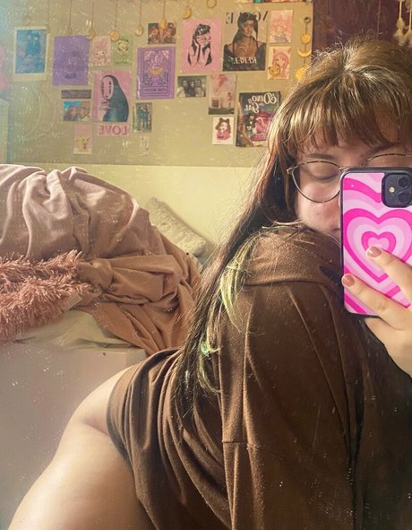 Holyhollyphoebe profile image