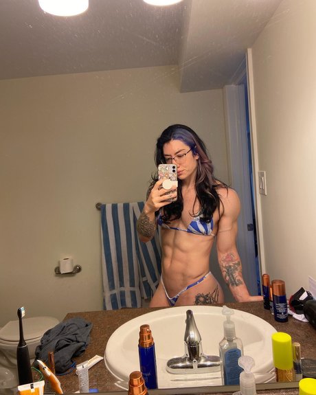 Natasha Aughey 素敵なモデル 写真
