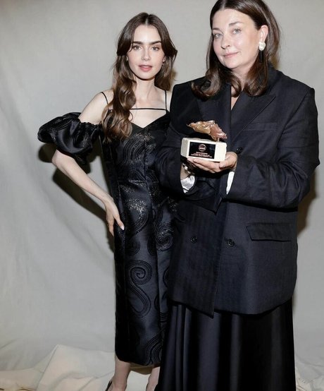 Lily Collins ポルノスター 高品質 写真
