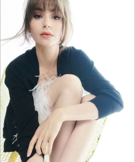 Lily Collins アダルトモデル アーカイブ