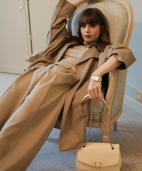 Lily Collins 裸のモデル 写真