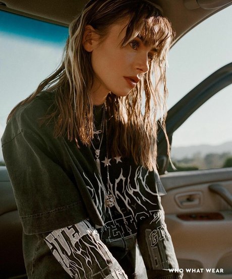 Lily Collins ポルノモデル 写真