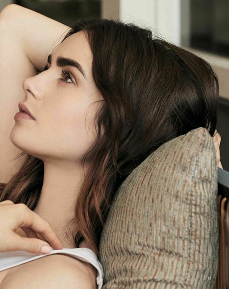 Lily Collins スター ヌード 写真