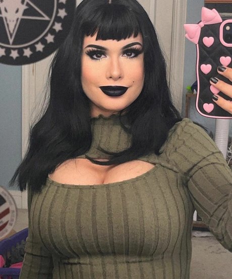 mariana labruja アダルトスター 写真
