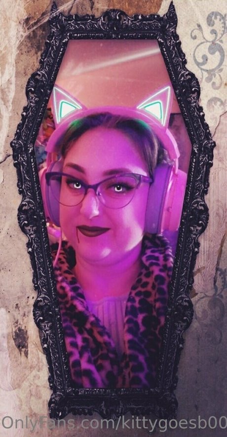 kittygoesb00m top profile image