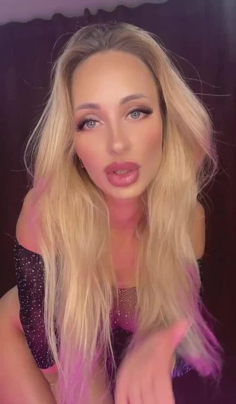 Olya Volozhenina アダルトスター 写真