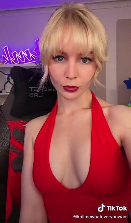 KallMeKris 美しい女優 写真