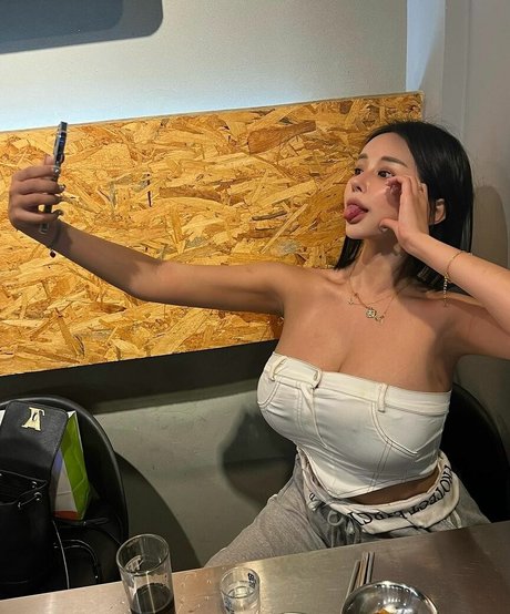 e  luda glamorous ホットスター 写真